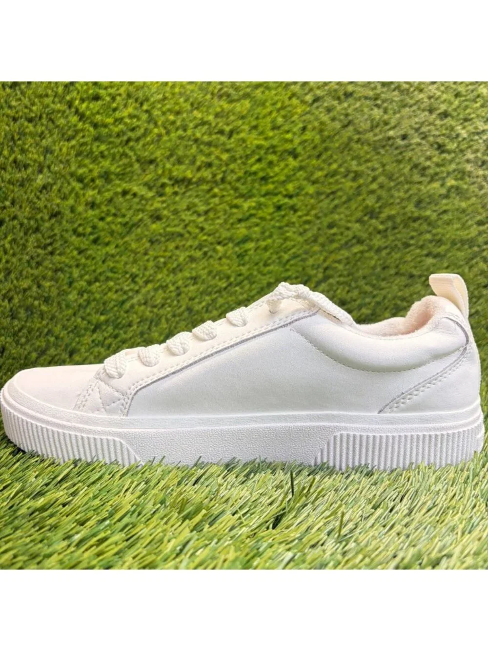 Reef Lay Day Dawn Womens Size 9.5 White Athletic Walking Leather Shoes Sneakers